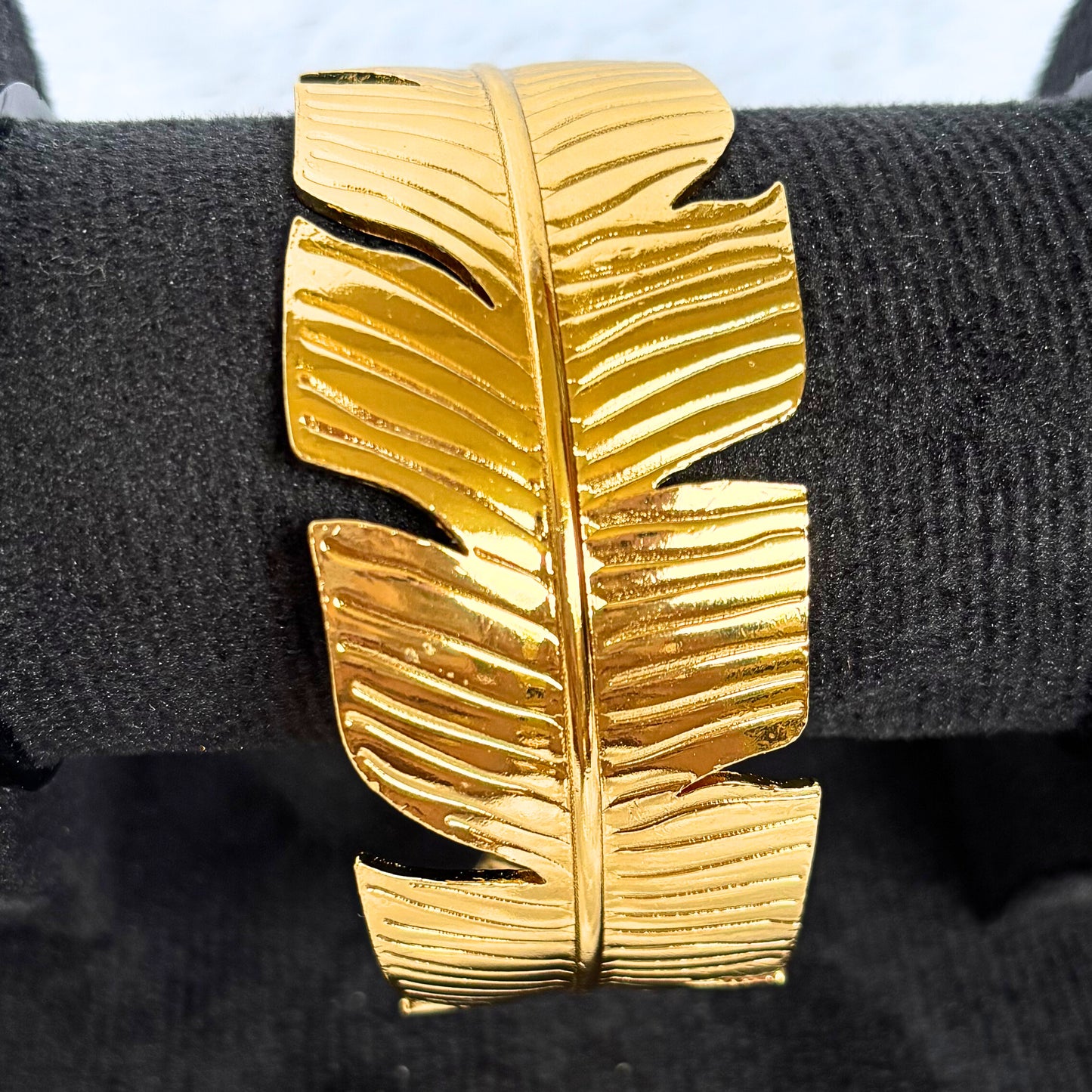 Golden Pure Leaf Bracelet