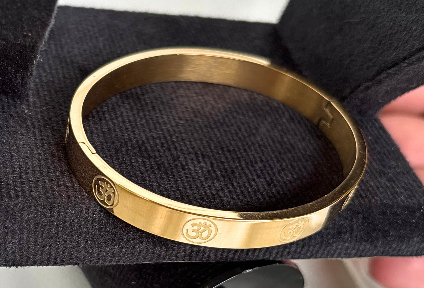 Golden Aura OM Kada