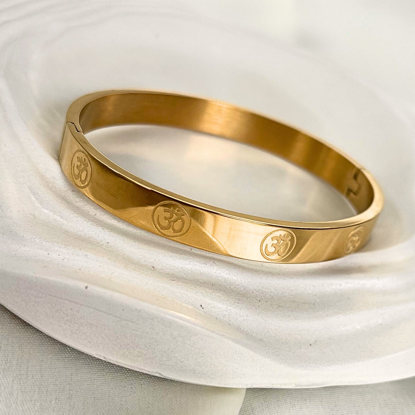 Golden Aura OM Kada