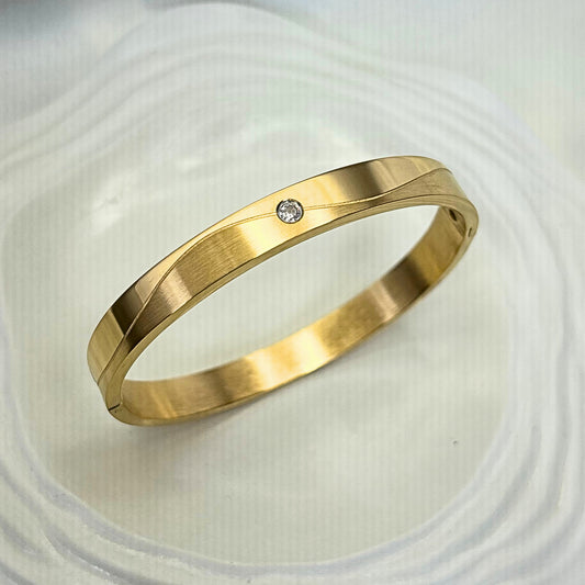 Single Diamond Mens Gold Kada